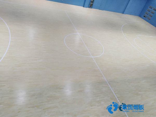 學(xué)?；@球場(chǎng)館地板能拖嗎
