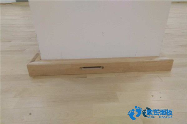 學(xué)校運動場地板施工方案